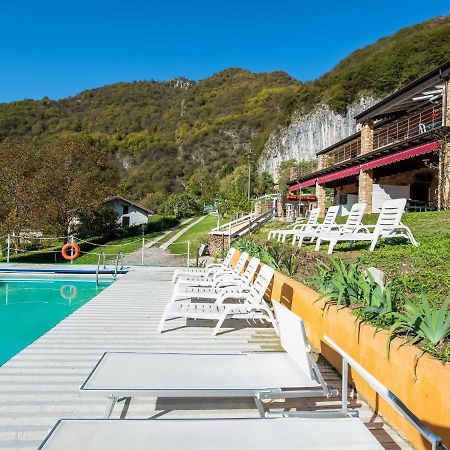 Cozy Chalet At Marone Lake Lombardy With Pool Eksteriør billede