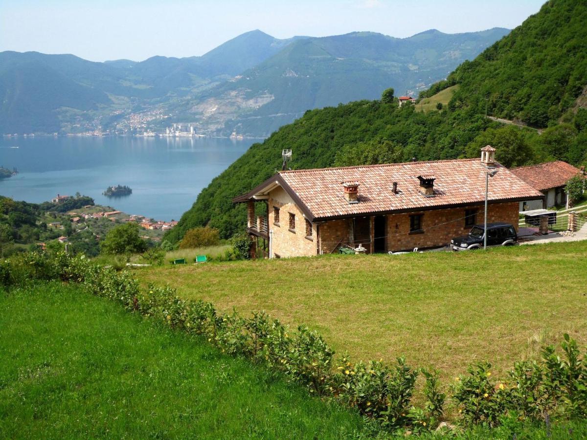 Cozy Chalet At Marone Lake Lombardy With Pool Eksteriør billede
