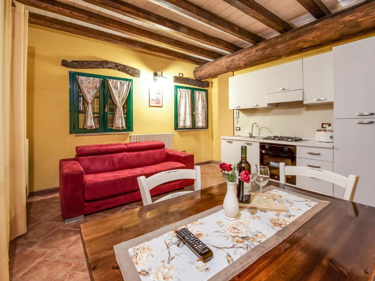 Cozy Chalet At Marone Lake Lombardy With Pool Eksteriør billede