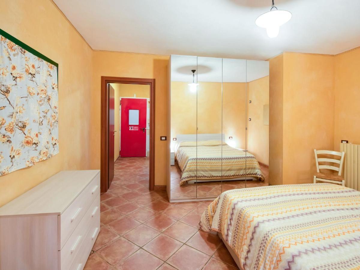 Cozy Chalet At Marone Lake Lombardy With Pool Eksteriør billede