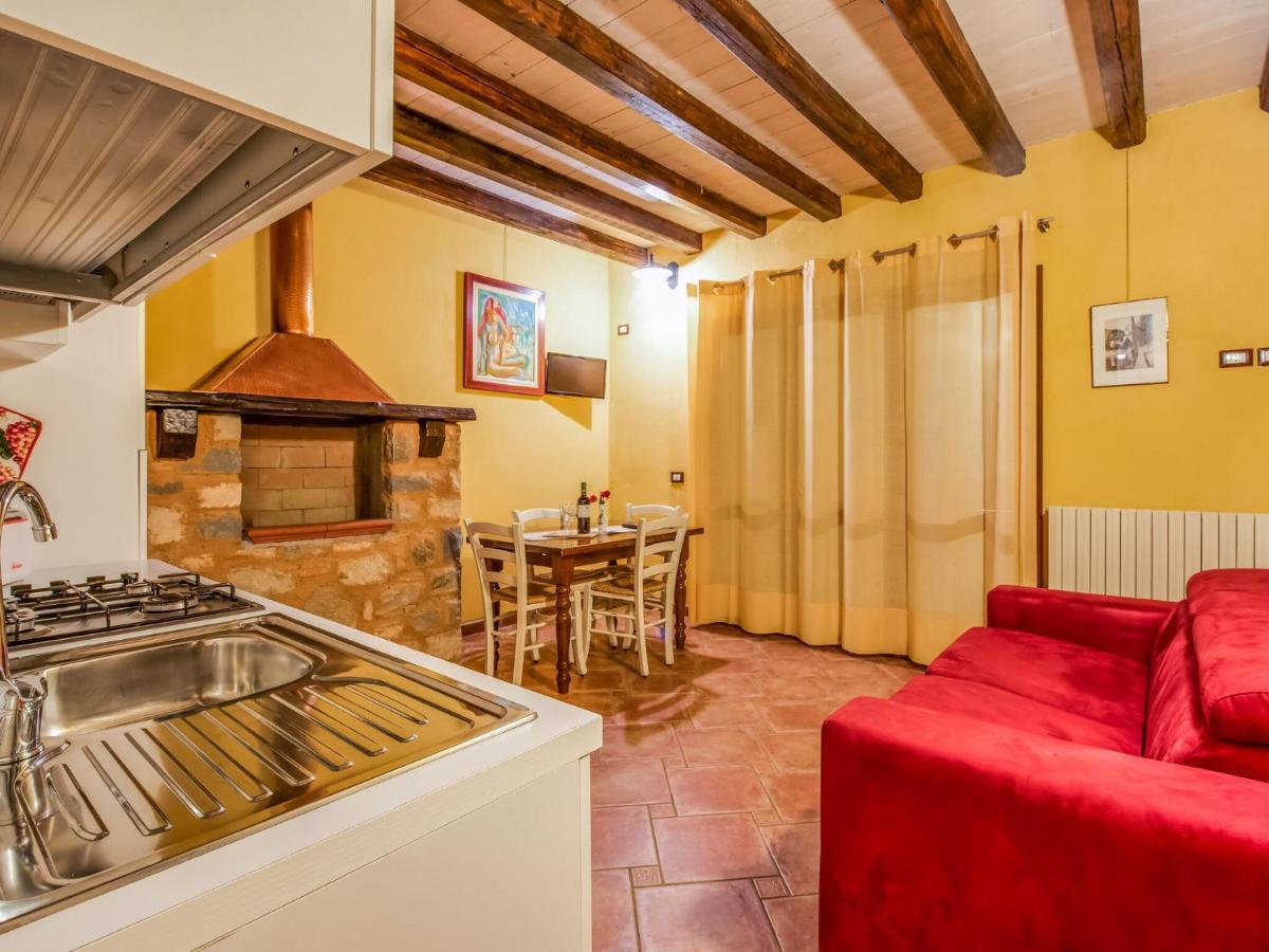Cozy Chalet At Marone Lake Lombardy With Pool Eksteriør billede