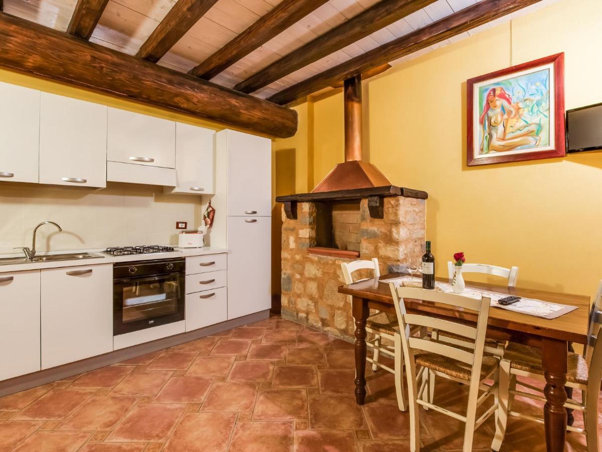 Cozy Chalet At Marone Lake Lombardy With Pool Eksteriør billede