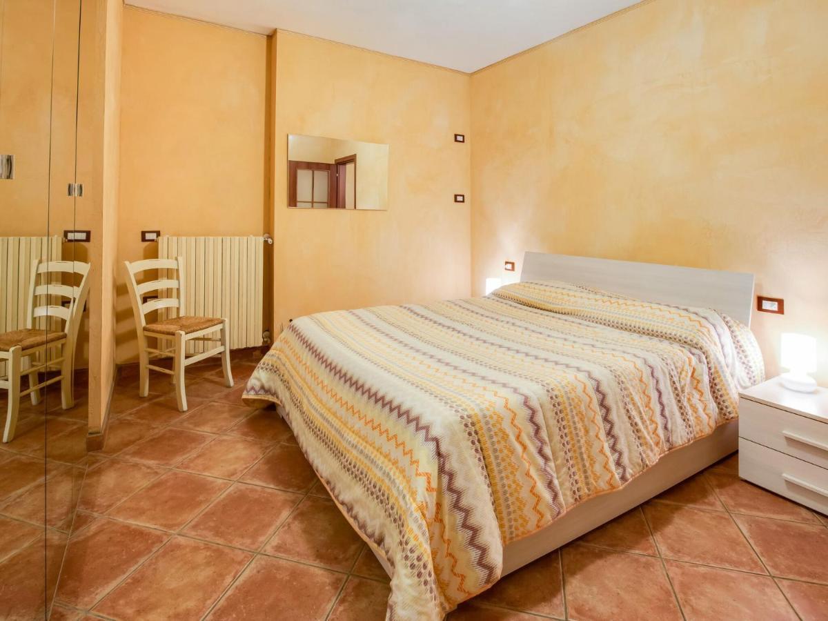 Cozy Chalet At Marone Lake Lombardy With Pool Eksteriør billede