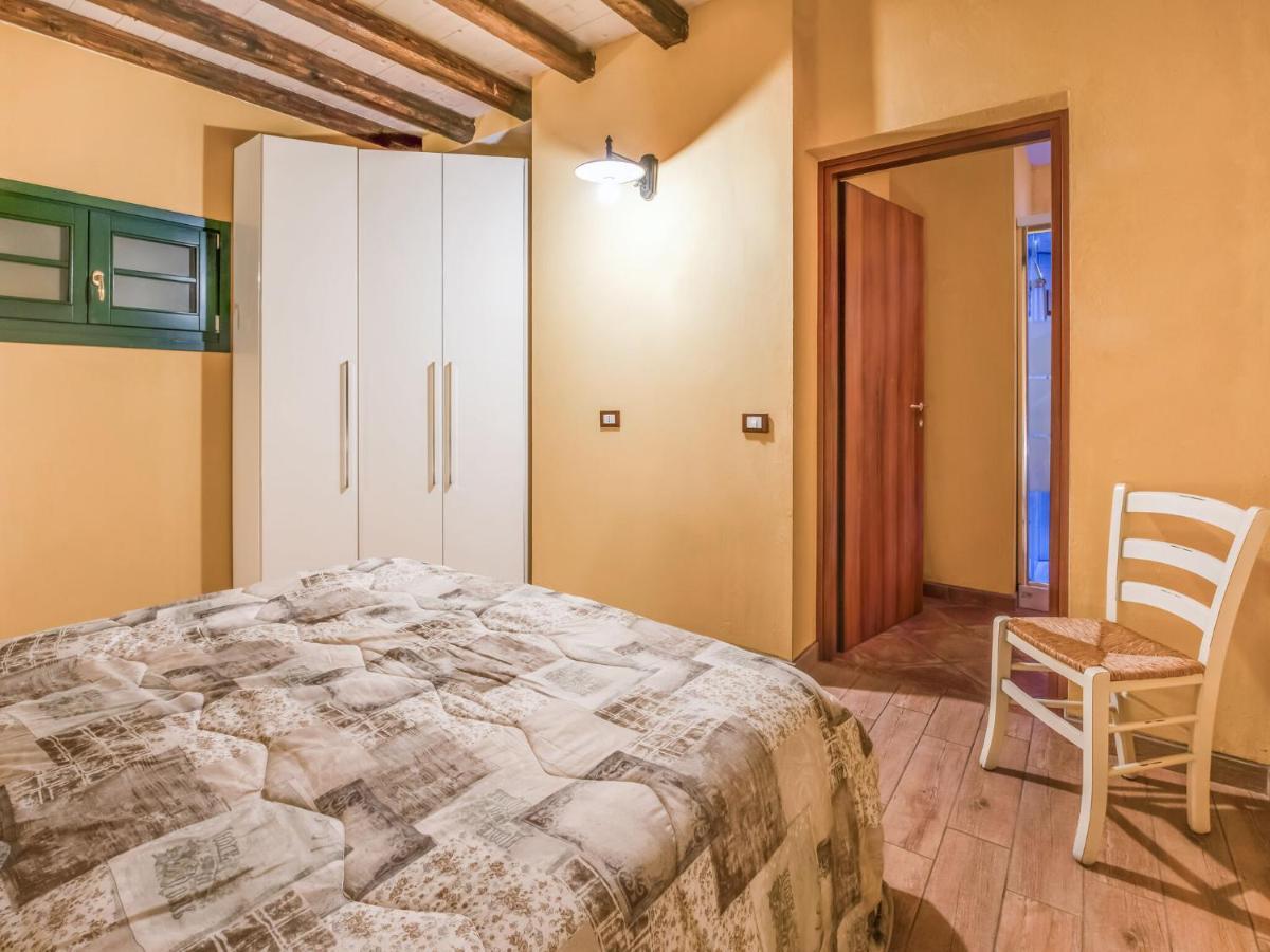 Cozy Chalet At Marone Lake Lombardy With Pool Eksteriør billede