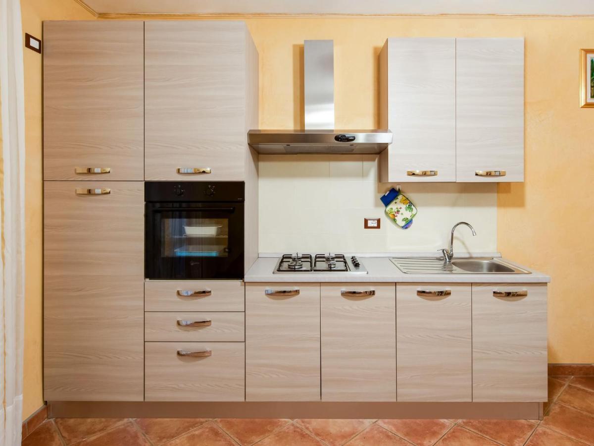 Cozy Chalet At Marone Lake Lombardy With Pool Eksteriør billede
