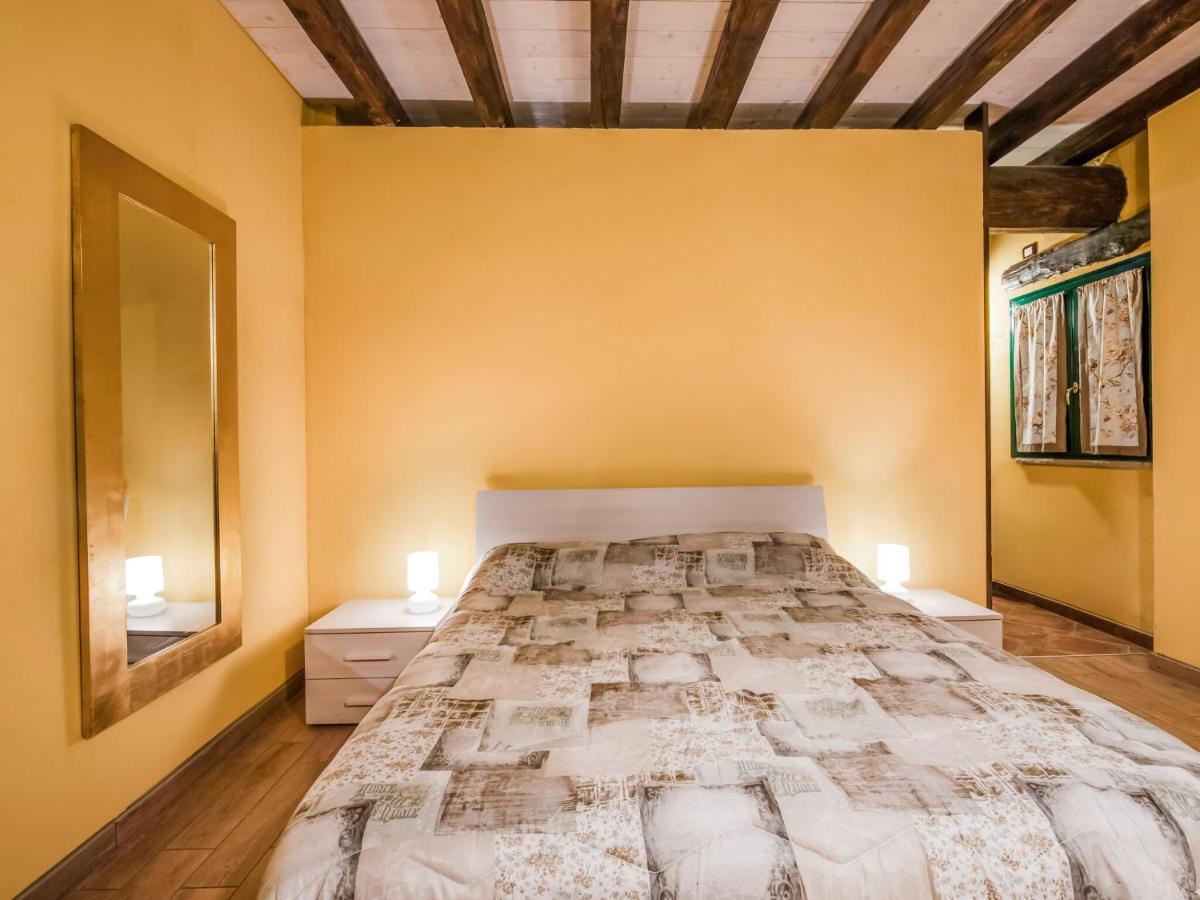 Cozy Chalet At Marone Lake Lombardy With Pool Eksteriør billede