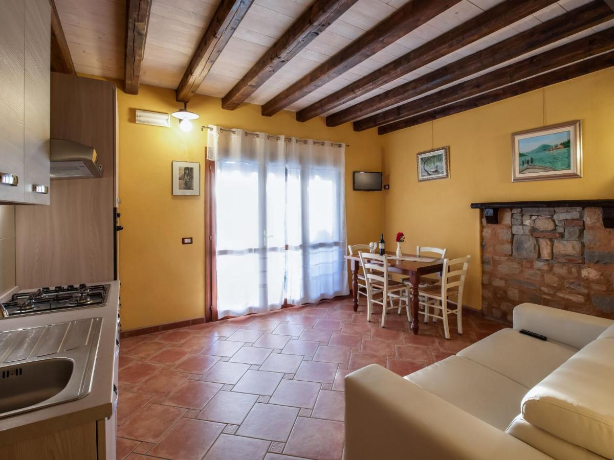 Cozy Chalet At Marone Lake Lombardy With Pool Eksteriør billede