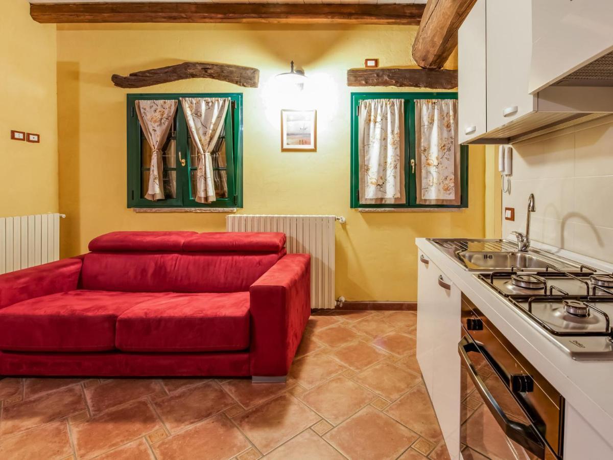 Cozy Chalet At Marone Lake Lombardy With Pool Eksteriør billede