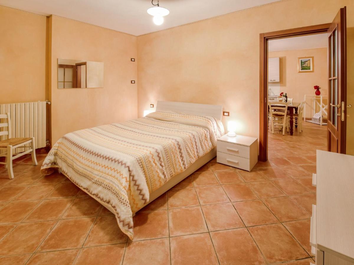 Cozy Chalet At Marone Lake Lombardy With Pool Eksteriør billede