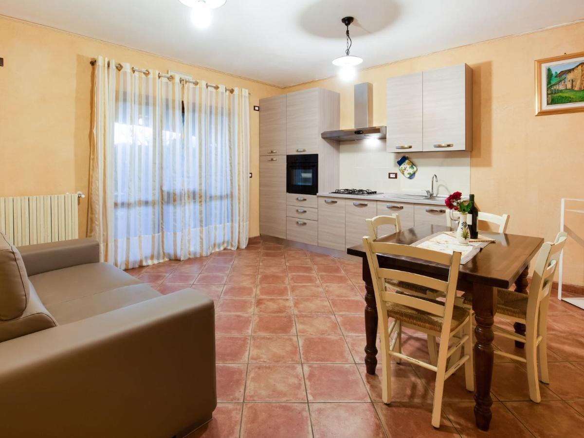 Cozy Chalet At Marone Lake Lombardy With Pool Eksteriør billede