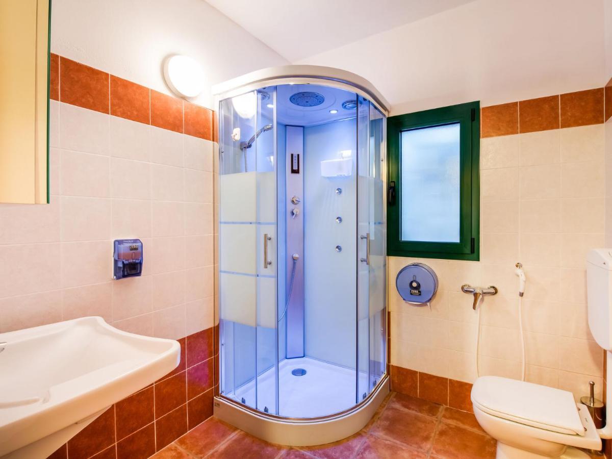 Cozy Chalet At Marone Lake Lombardy With Pool Eksteriør billede