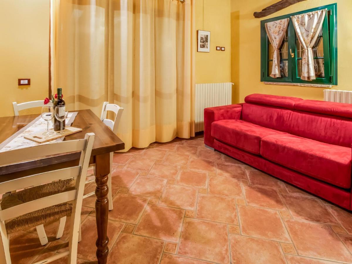 Cozy Chalet At Marone Lake Lombardy With Pool Eksteriør billede