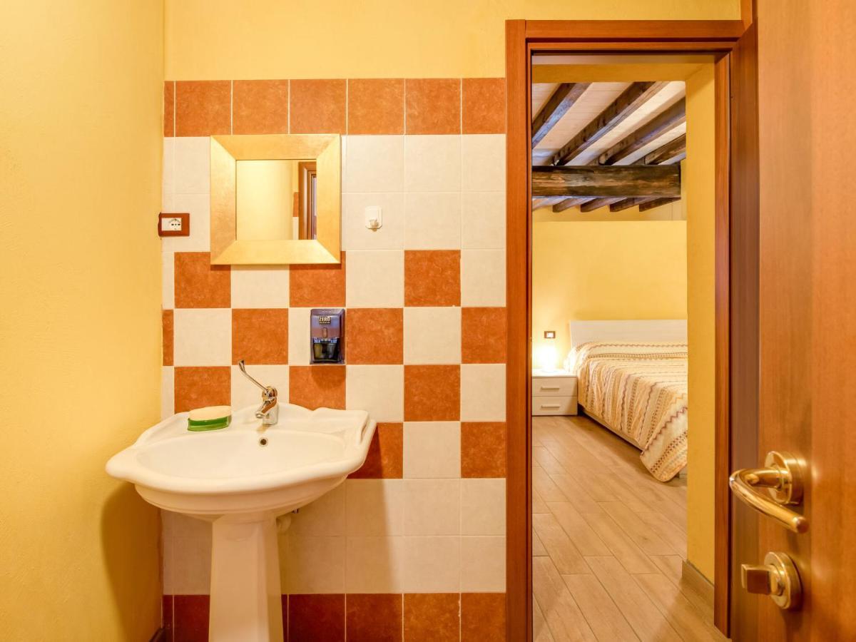 Cozy Chalet At Marone Lake Lombardy With Pool Eksteriør billede
