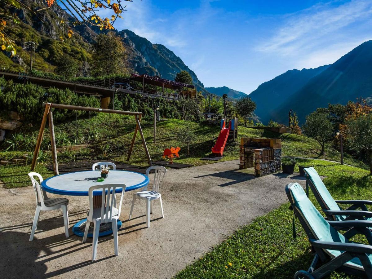 Cozy Chalet At Marone Lake Lombardy With Pool Eksteriør billede